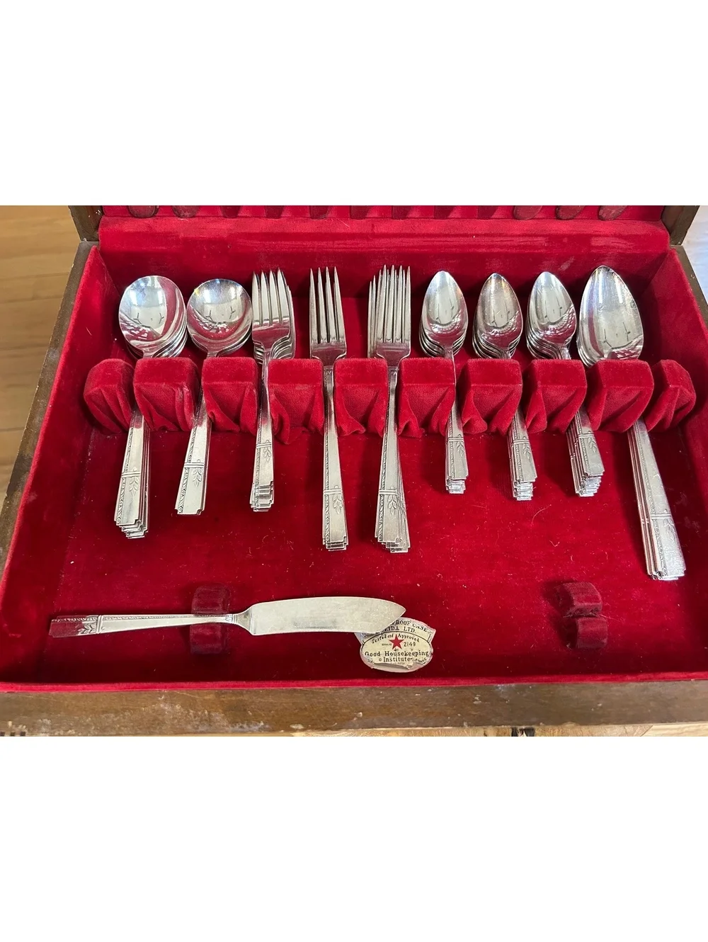 Vintage Heirloom Plate Silverware Set with Wooden Storage Box